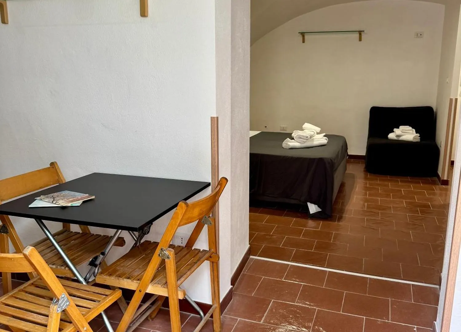 Suite 49 Bari 0*,  Italia