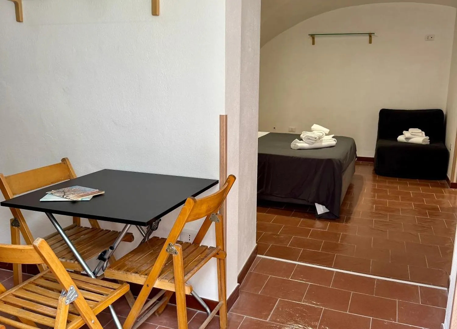 Suite 49 Bari 0*,  Italia